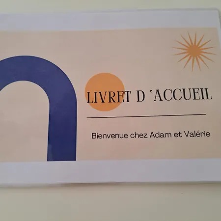 Chez Adam Et Valerie アパート アヴリイエ